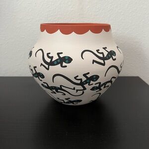 Acoma Pueblo Native American pottery jar with a lizard design. Handpainted
